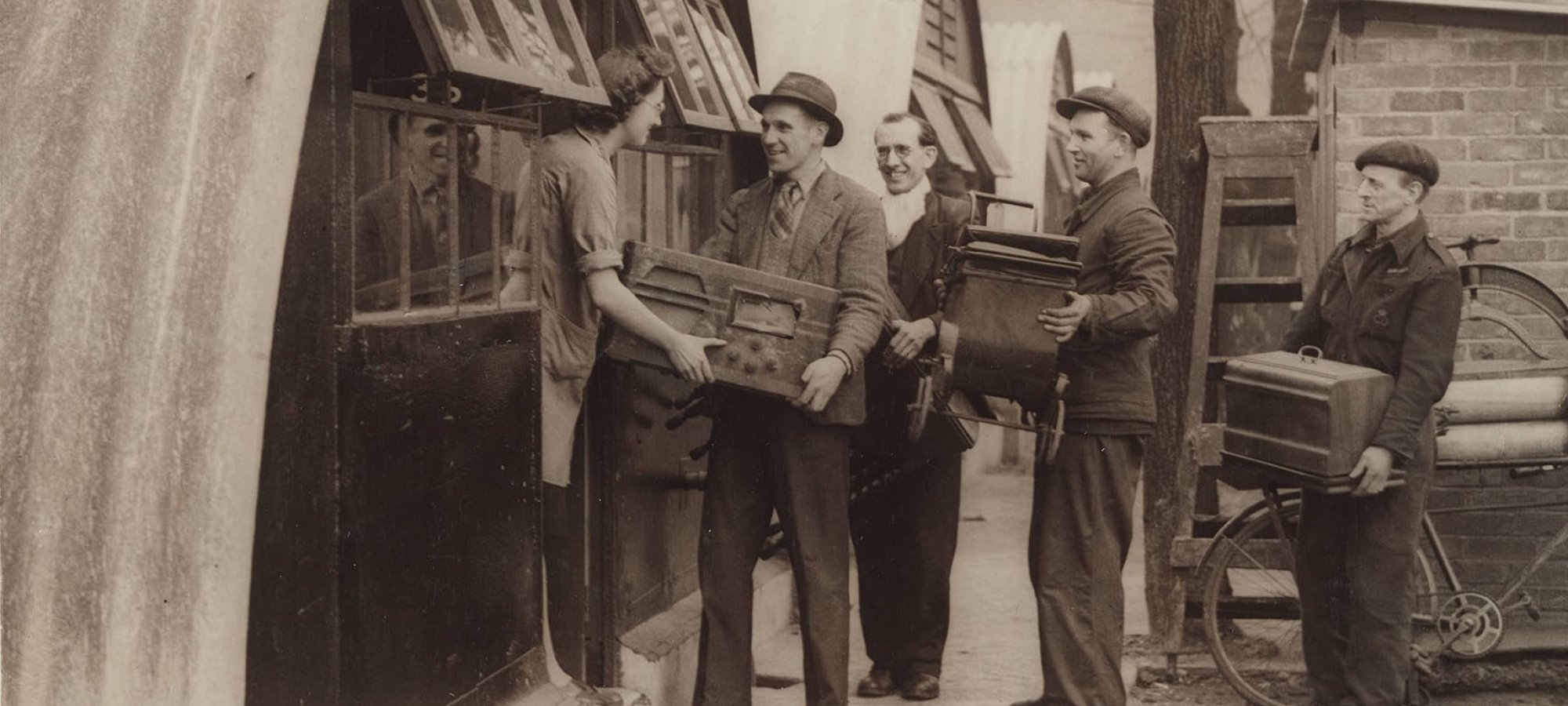 Voyaga yetgan odam sikiladi